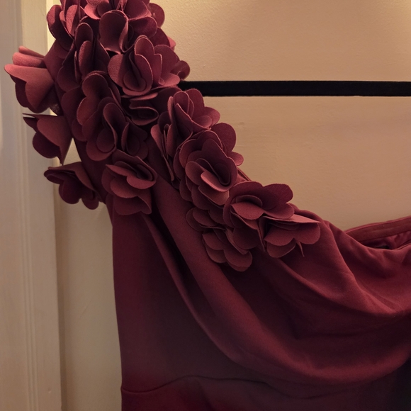 Elegant Magenta One-Shoulder Dress - Picture 6 of 11